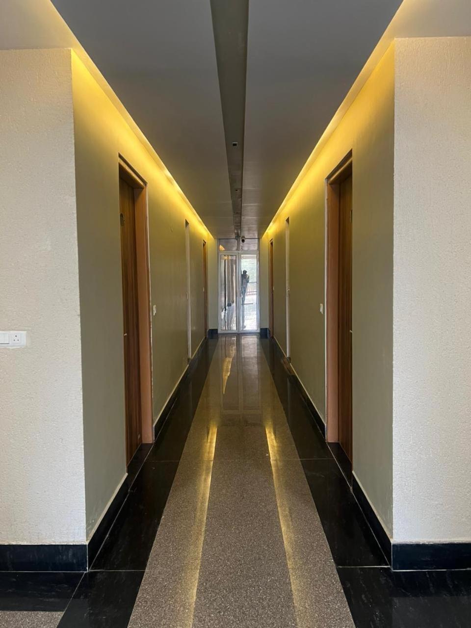 Hotel The Blue Vista Greater Noida Exterior foto