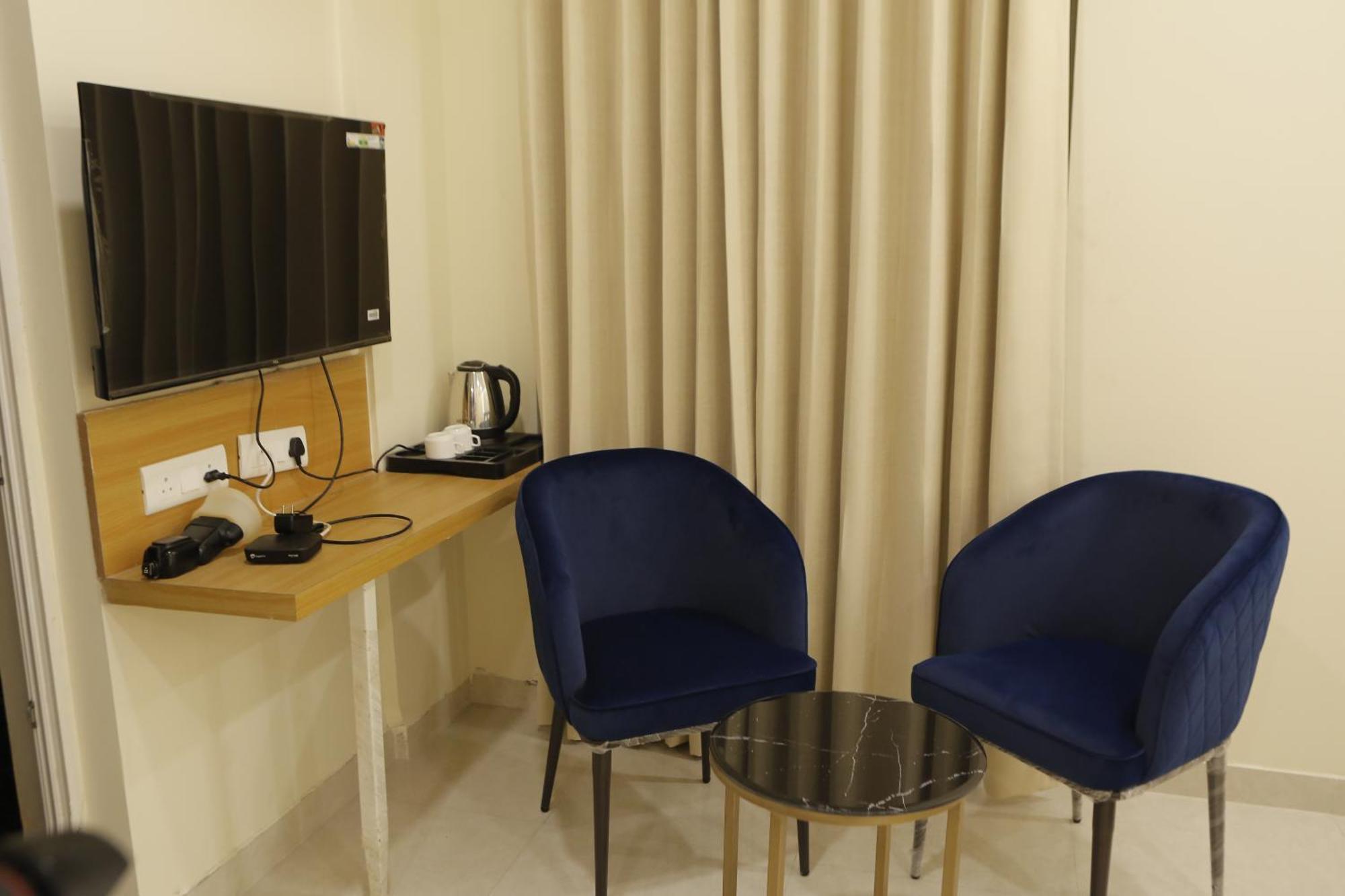 Hotel The Blue Vista Greater Noida Exterior foto